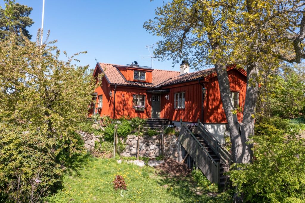 Byte av Träpanel villa. Danderyd Stocksund